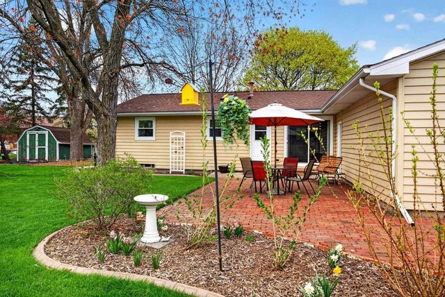 1296 LAKEVIEW LANE, Menasha, WI 54952