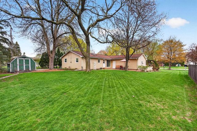 1296 LAKEVIEW LANE, Menasha, WI 54952