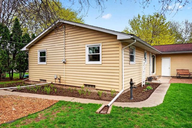 1296 LAKEVIEW LANE, Menasha, WI 54952