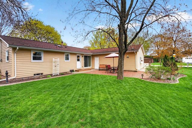 1296 LAKEVIEW LANE, Menasha, WI 54952