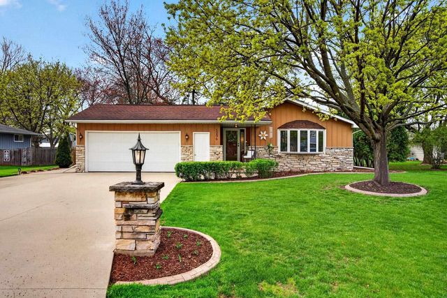 1296 LAKEVIEW LANE, Menasha, WI 54952