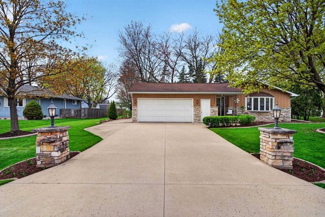 1296 LAKEVIEW LANE, Menasha, WI 54952