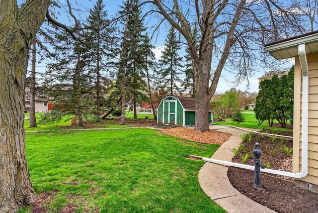 1296 LAKEVIEW LANE, Menasha, WI 54952