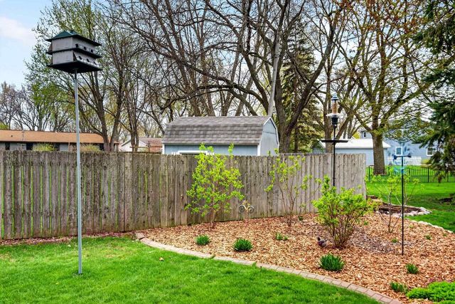1296 LAKEVIEW LANE, Menasha, WI 54952