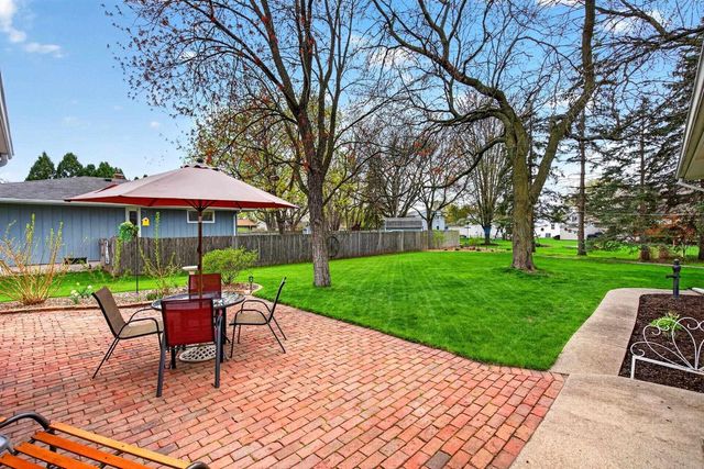 1296 LAKEVIEW LANE, Menasha, WI 54952