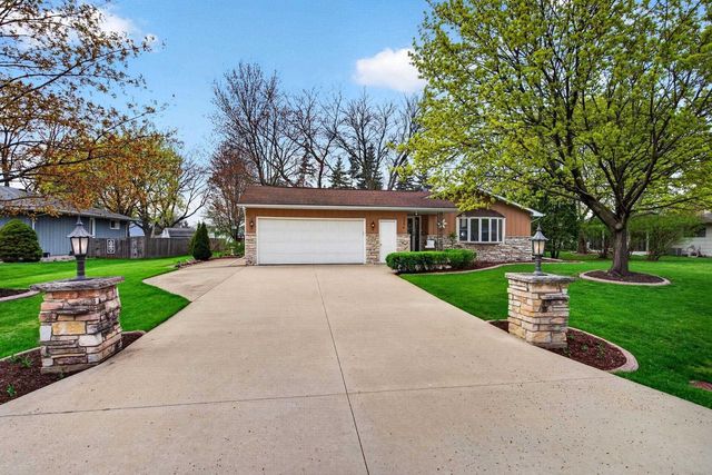1296 LAKEVIEW LANE, Menasha, WI 54952