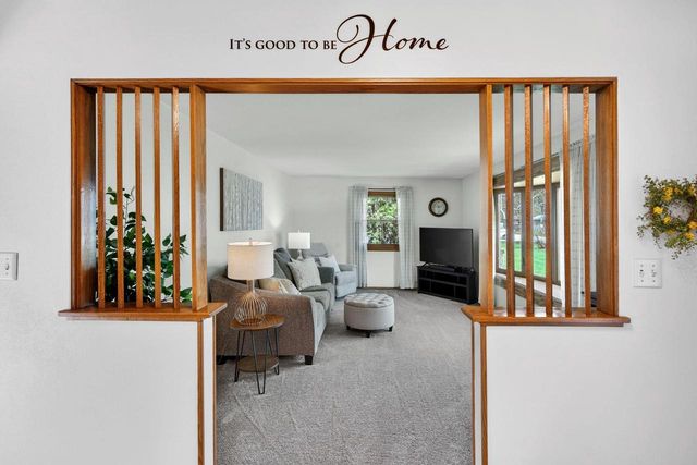 1296 LAKEVIEW LANE, Menasha, WI 54952