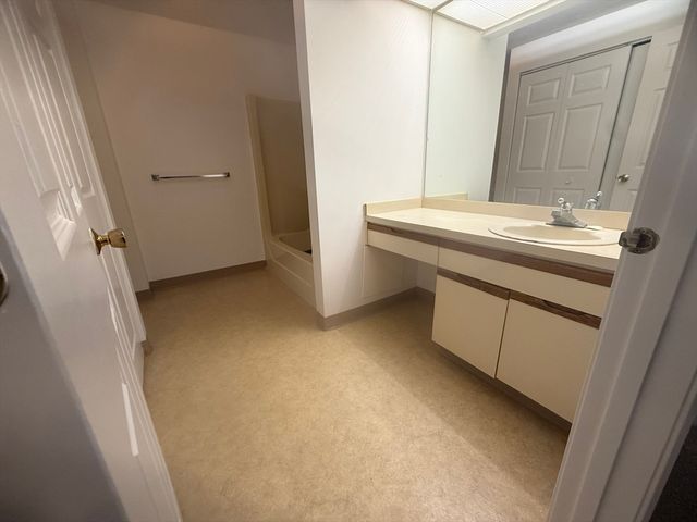 161 Winter St 22, Hanson, MA 02341