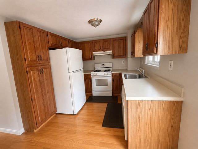 161 Winter St 22, Hanson, MA 02341
