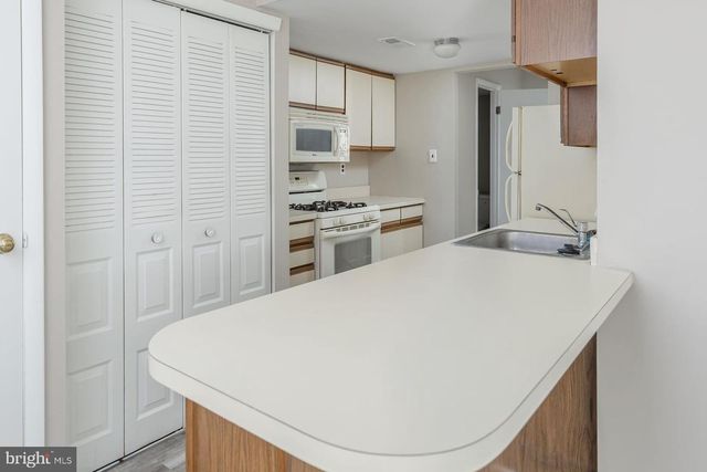 832 SAINT REGIS CT, West Deptford, NJ 08051