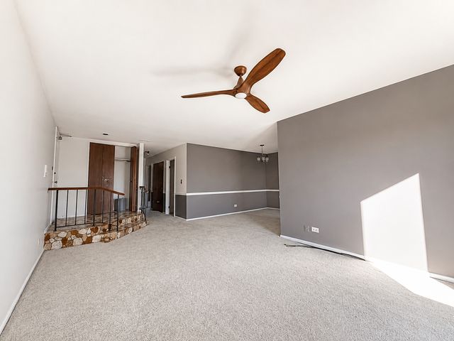 372 Springlake Lane C, Aurora, IL 60504