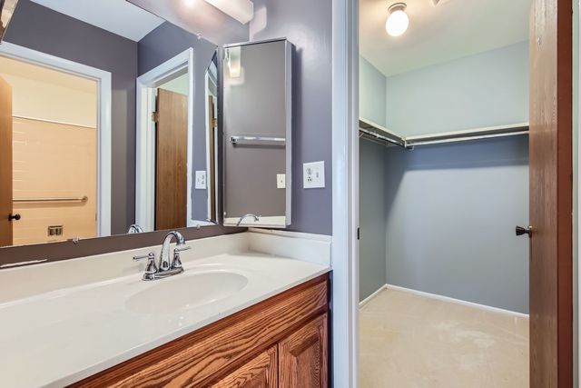 372 Springlake Lane C, Aurora, IL 60504