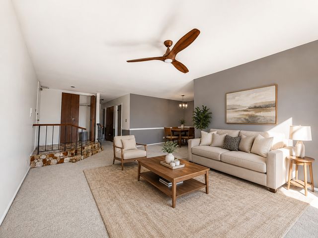 372 Springlake Lane C, Aurora, IL 60504