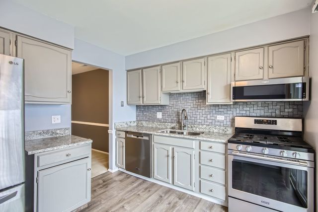 372 Springlake Lane C, Aurora, IL 60504