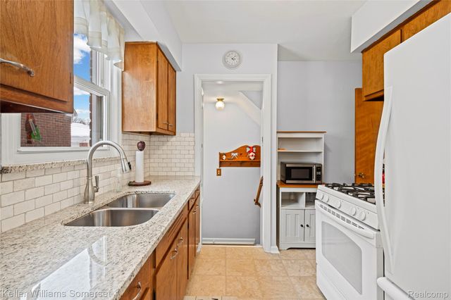 23221 Forest Street, Oak Park, MI 48237