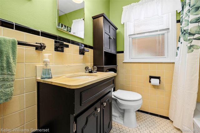 23221 Forest Street, Oak Park, MI 48237