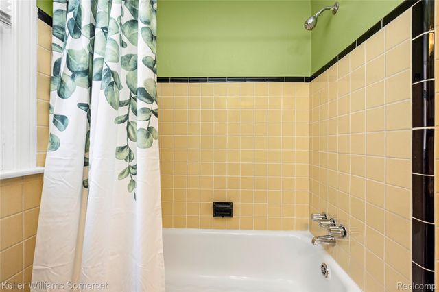 23221 Forest Street, Oak Park, MI 48237