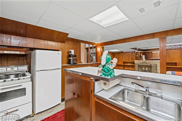 23221 Forest Street, Oak Park, MI 48237