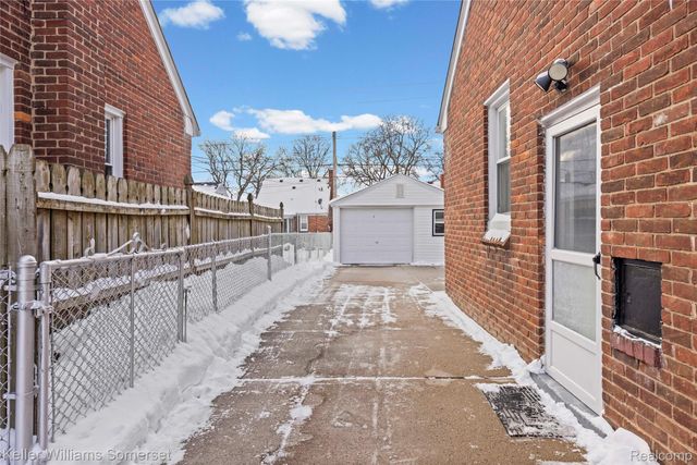 23221 Forest Street, Oak Park, MI 48237