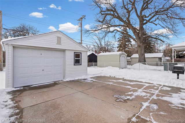 23221 Forest Street, Oak Park, MI 48237