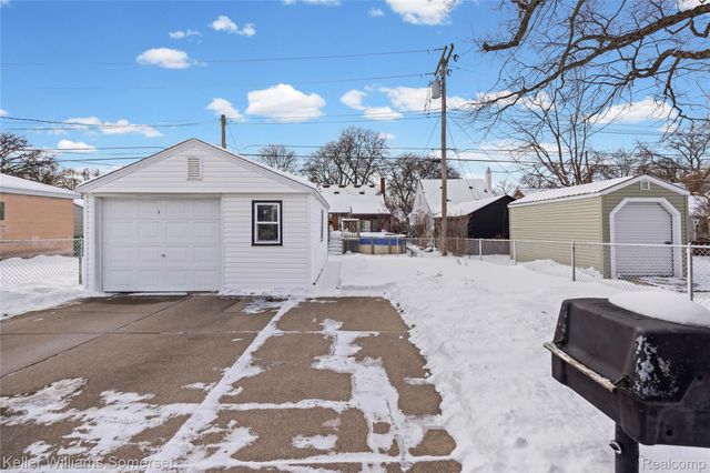 23221 Forest Street, Oak Park, MI 48237