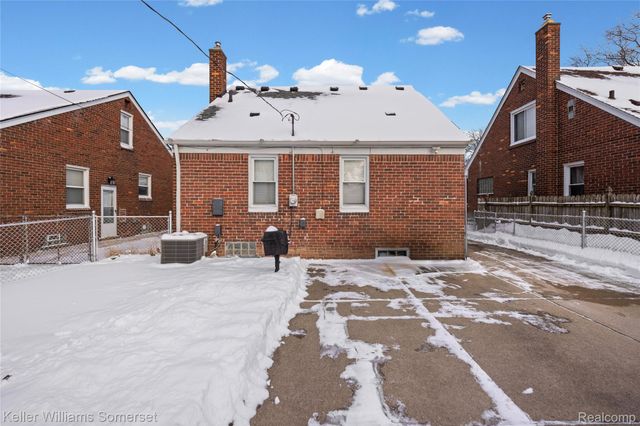 23221 Forest Street, Oak Park, MI 48237