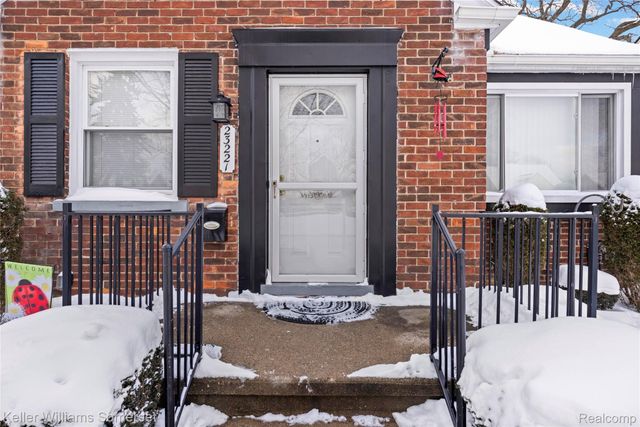 23221 Forest Street, Oak Park, MI 48237