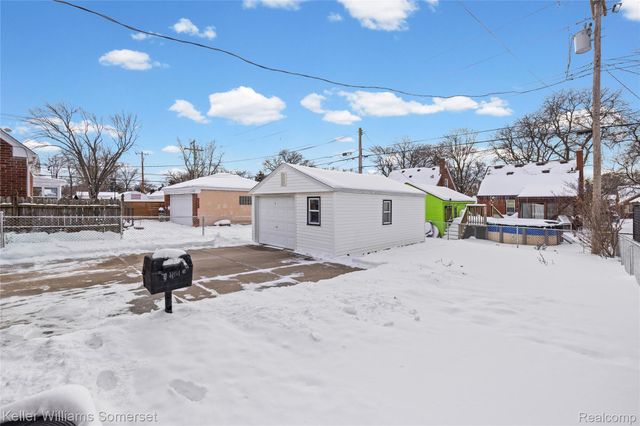 23221 Forest Street, Oak Park, MI 48237