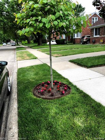 23221 Forest Street, Oak Park, MI 48237