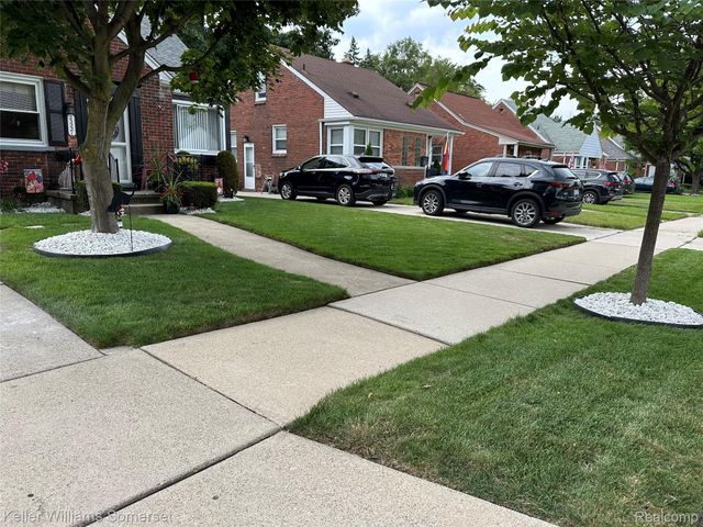 23221 Forest Street, Oak Park, MI 48237