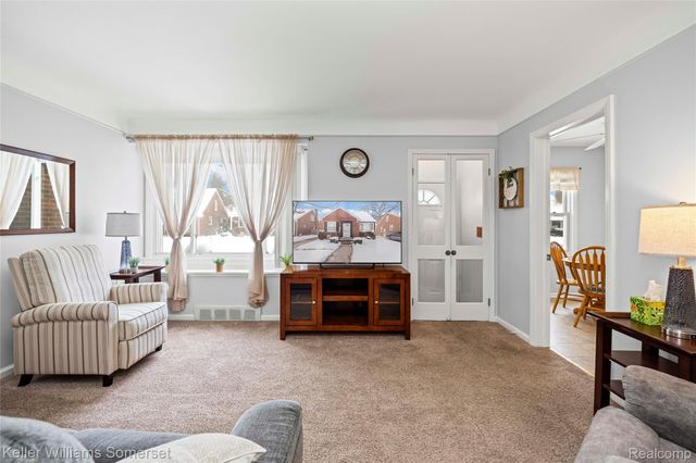 23221 Forest Street, Oak Park, MI 48237