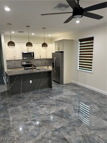 1785 Glenway CT, Fort Myers, FL 33916