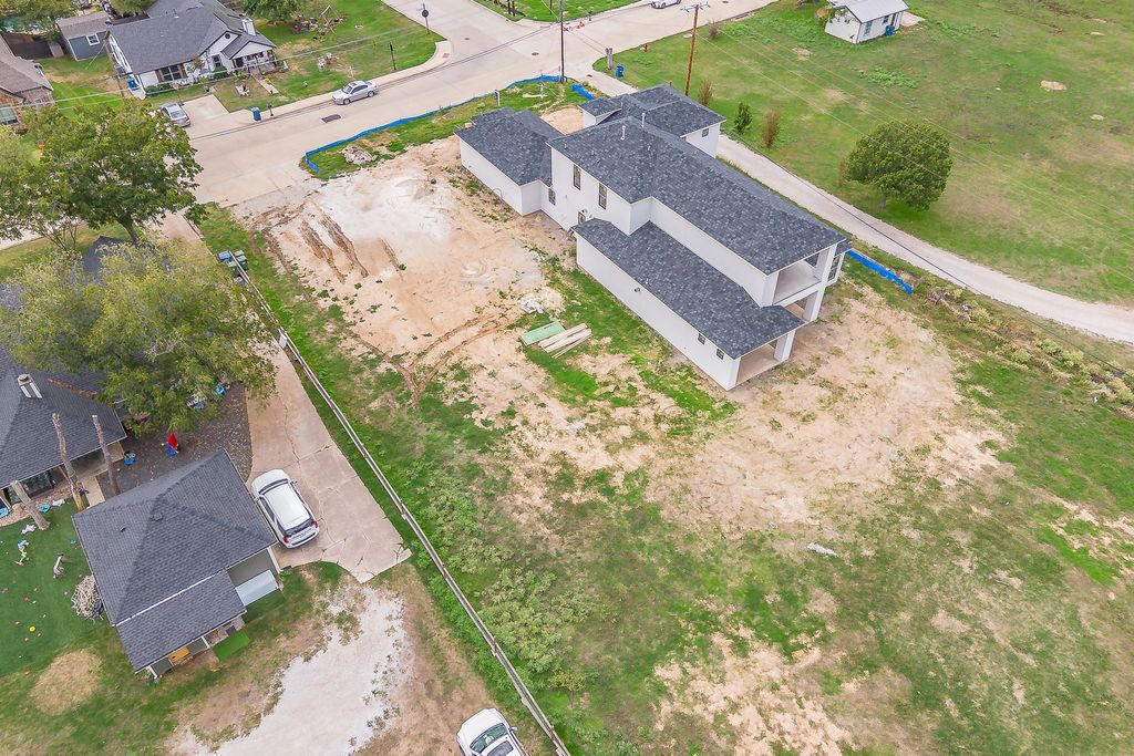 601 Dallas Drive, Roanoke, TX 76262 — photo 2
