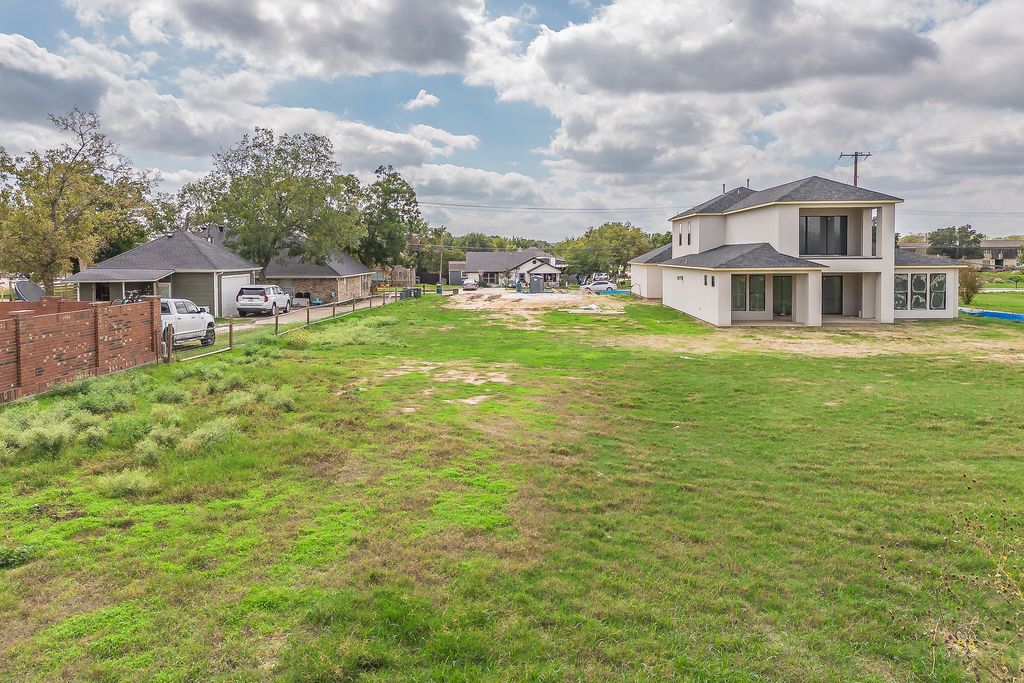 601 Dallas Drive, Roanoke, TX 76262 — photo 3