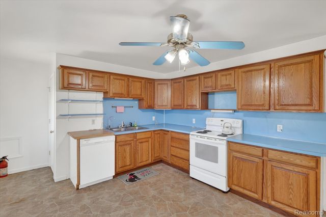 1392 Winfield Drive, Clayton Charter Township, MI 48473