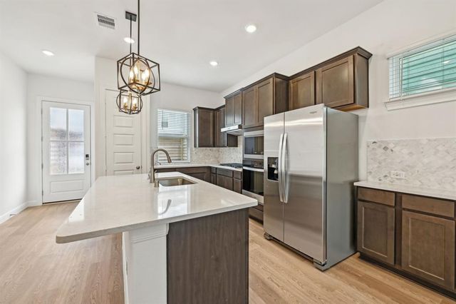 553 Morning Tide Lane, Kemah, TX 77565