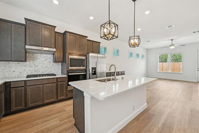 553 Morning Tide Lane, Kemah, TX 77565