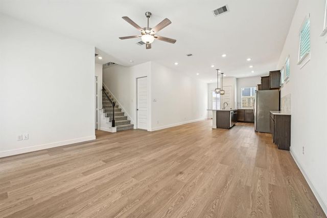 553 Morning Tide Lane, Kemah, TX 77565