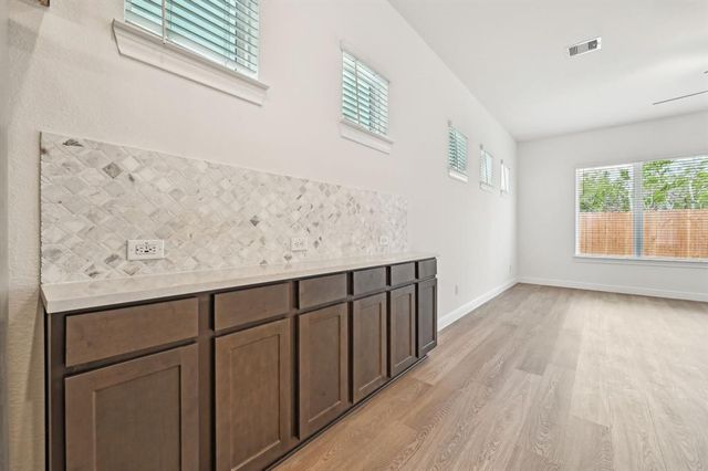 553 Morning Tide Lane, Kemah, TX 77565