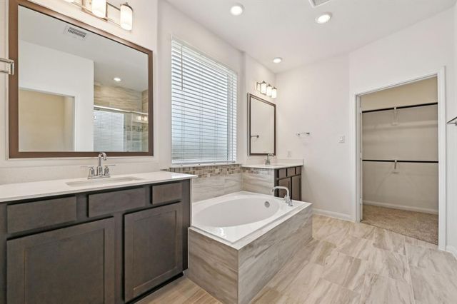 553 Morning Tide Lane, Kemah, TX 77565