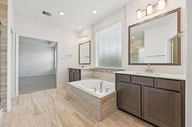 553 Morning Tide Lane, Kemah, TX 77565