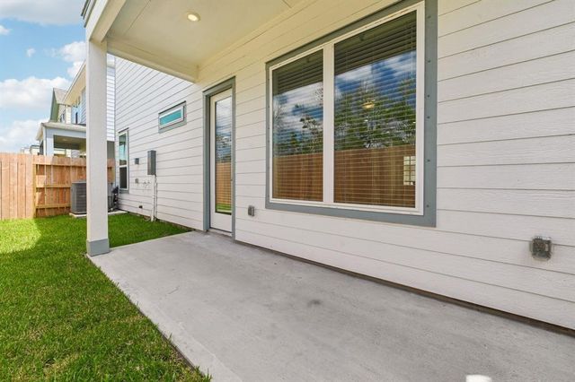 553 Morning Tide Lane, Kemah, TX 77565