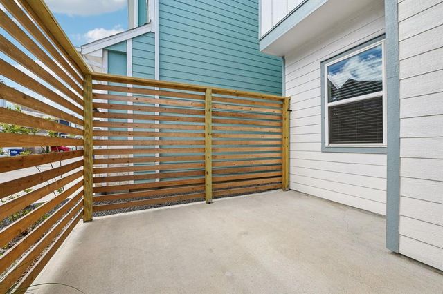 553 Morning Tide Lane, Kemah, TX 77565