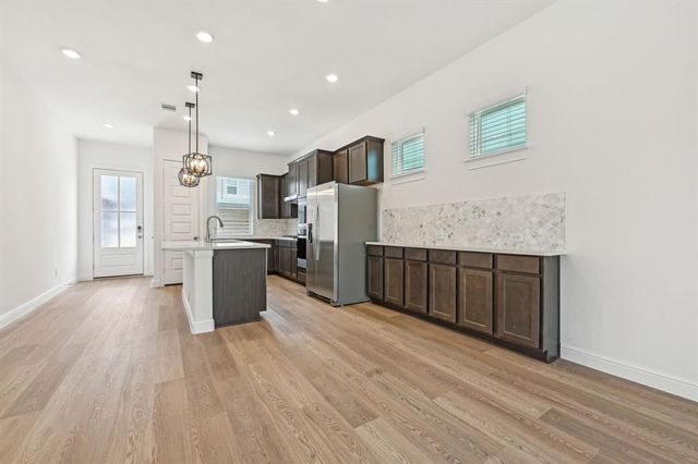 553 Morning Tide Lane, Kemah, TX 77565