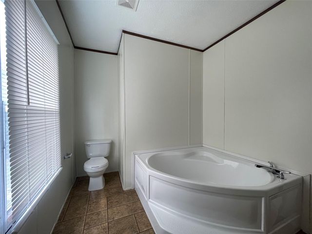 443 W Lone Oak Road, Onalaska, TX 77360