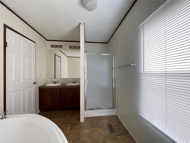 443 W Lone Oak Road, Onalaska, TX 77360