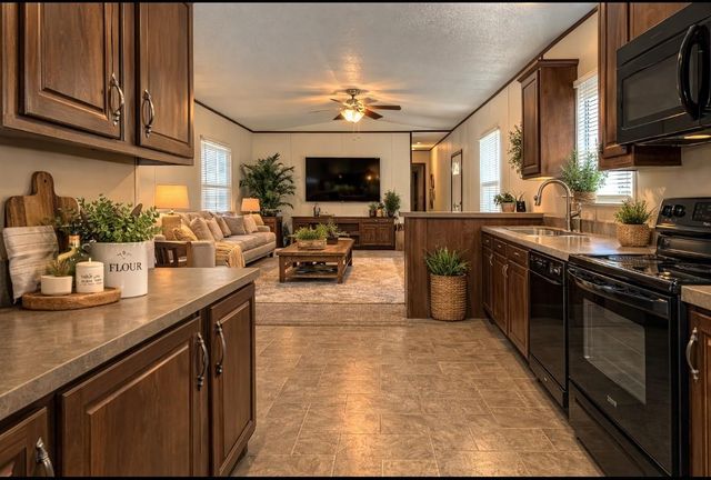 443 W Lone Oak Road, Onalaska, TX 77360