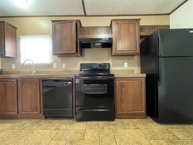 443 W Lone Oak Road, Onalaska, TX 77360