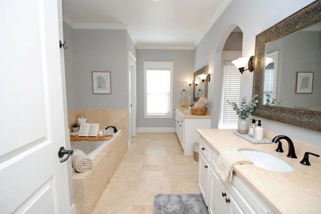 1030 W 16th Street, Houston, TX 77008