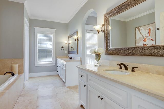 1030 W 16th Street, Houston, TX 77008